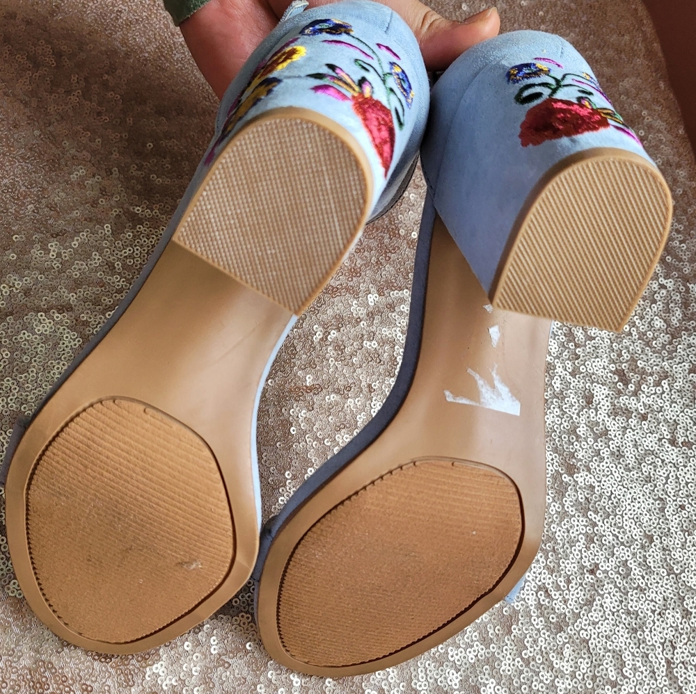 Size 9 NWOT Sugar Blue Block Heels - Picture 5 of 11